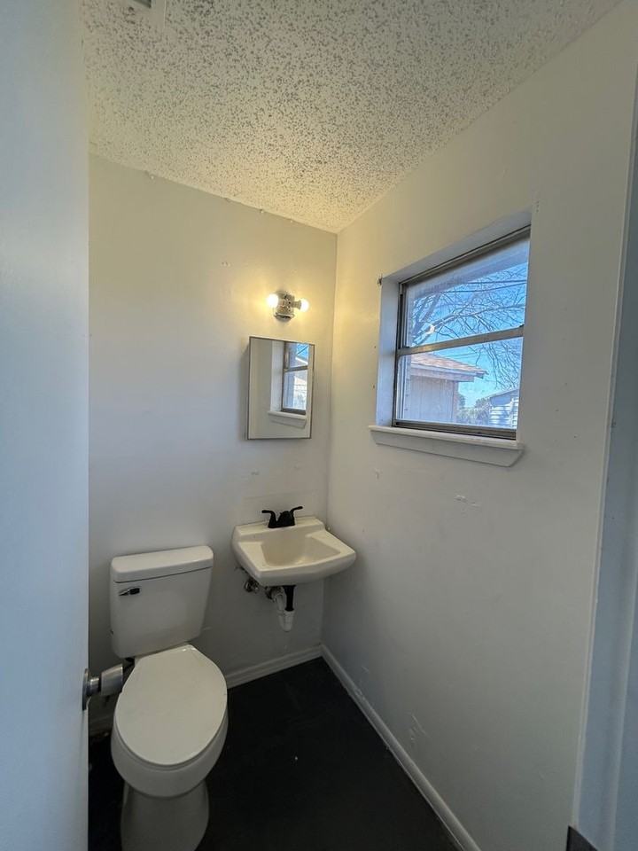 2008 King Cole Dr - Photo 3 of 11