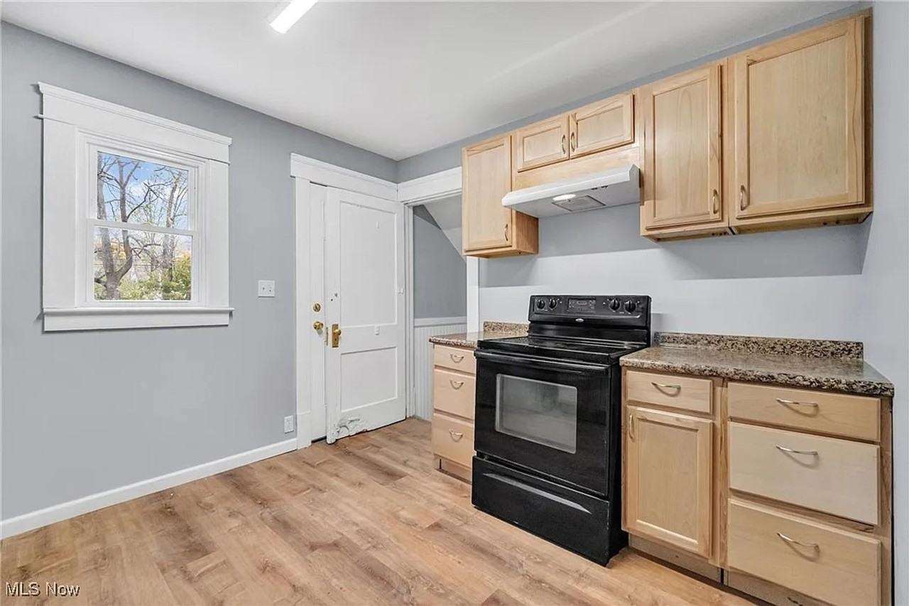 412 W 28th St - Photo 6 of 15