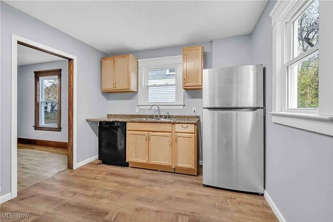 412 W 28th St - Photo 7 of 15