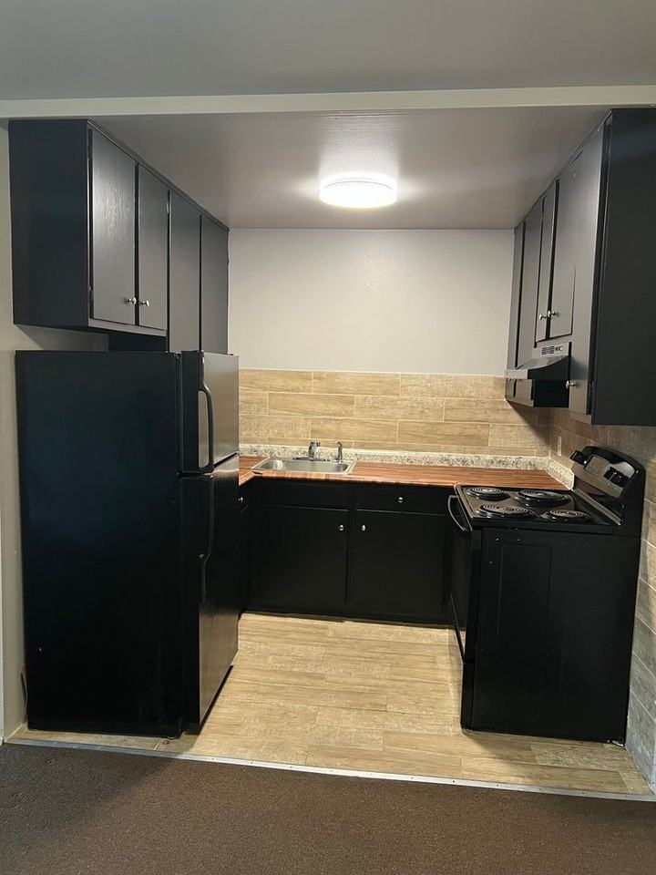 595 Clarinada Ave #4 - Photo 2 of 13