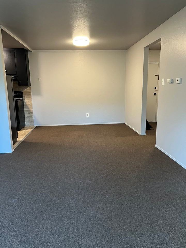 595 Clarinada Ave #4 - Photo 3 of 13