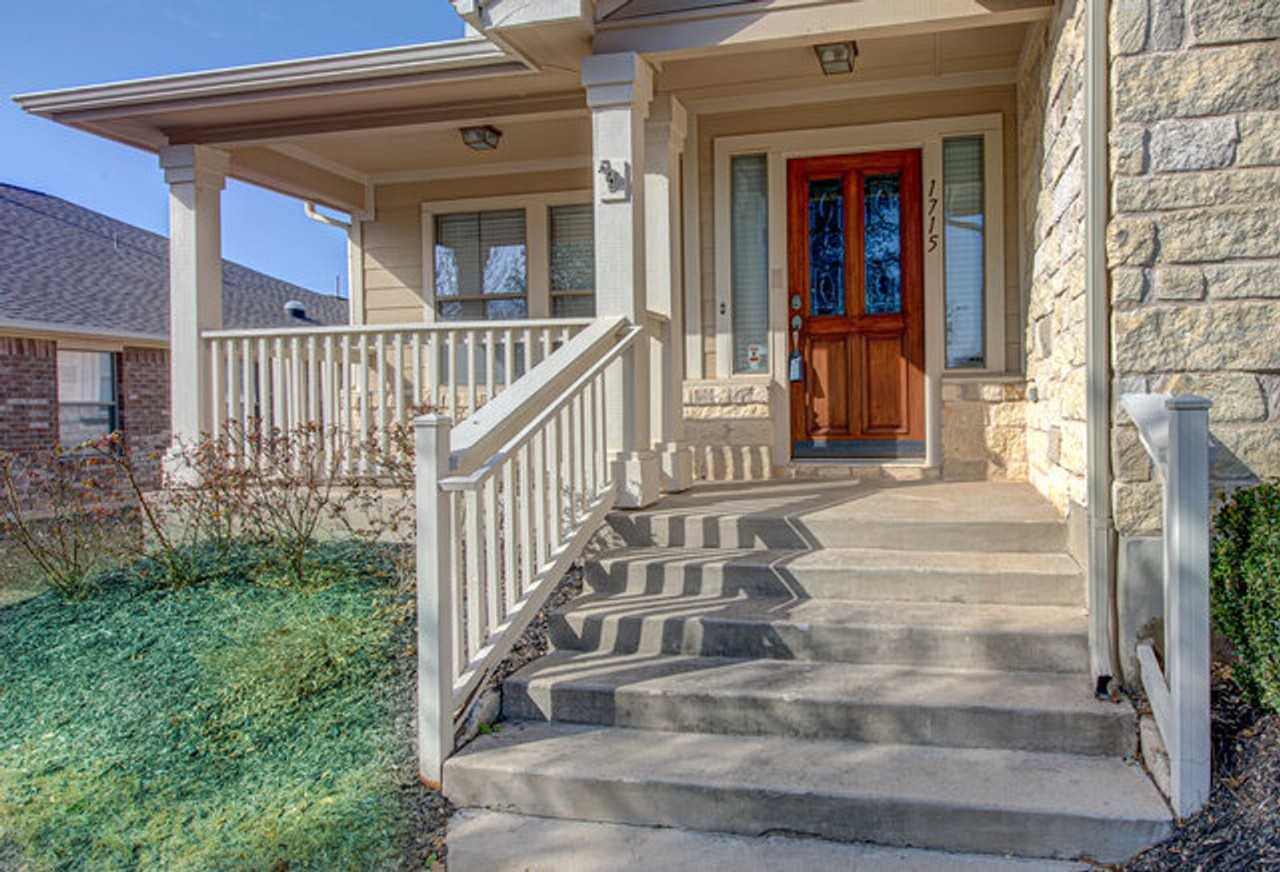 1715 Main St - Photo 3 of 28