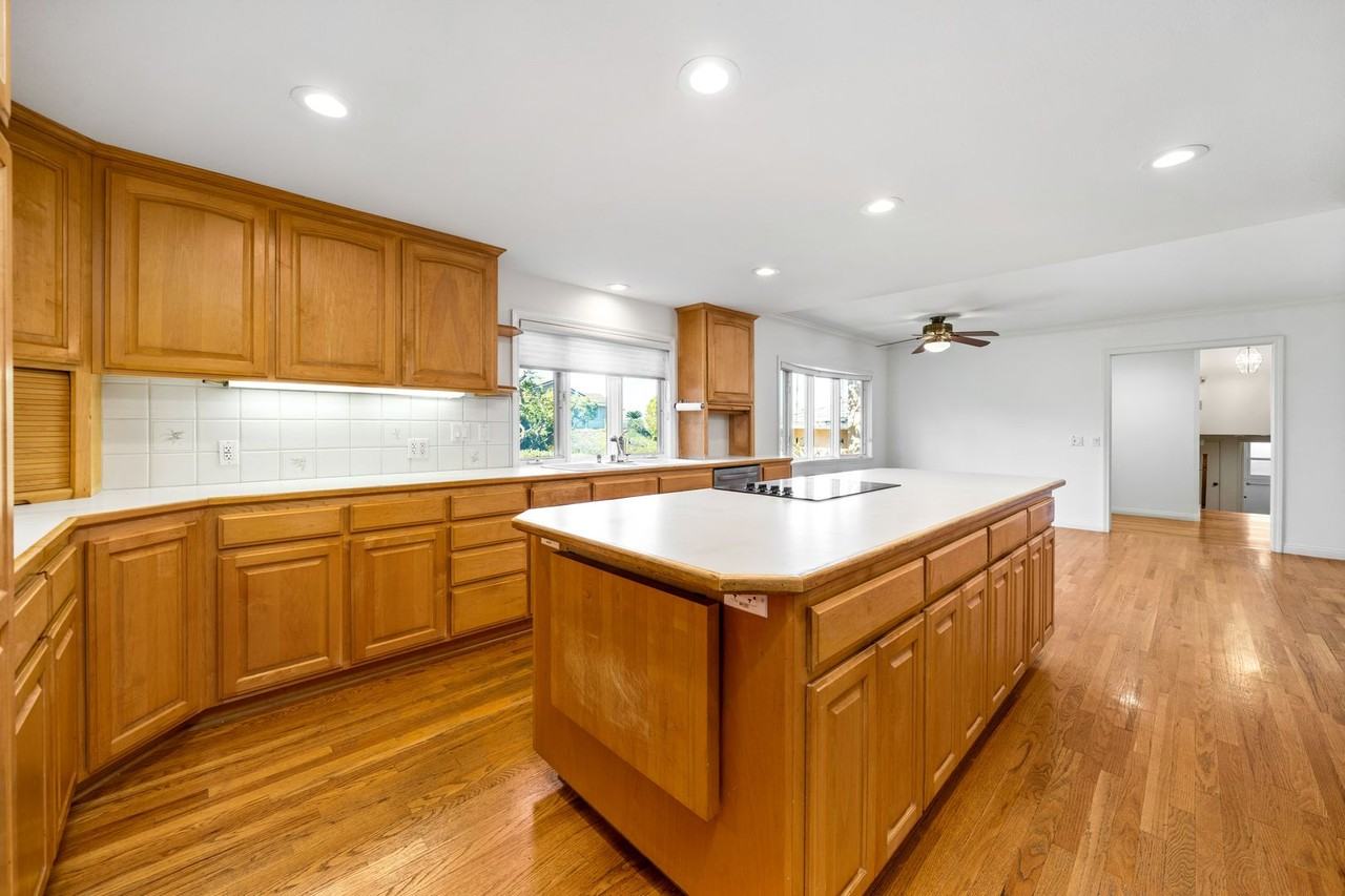732 Bison Ave - Photo 5 of 33