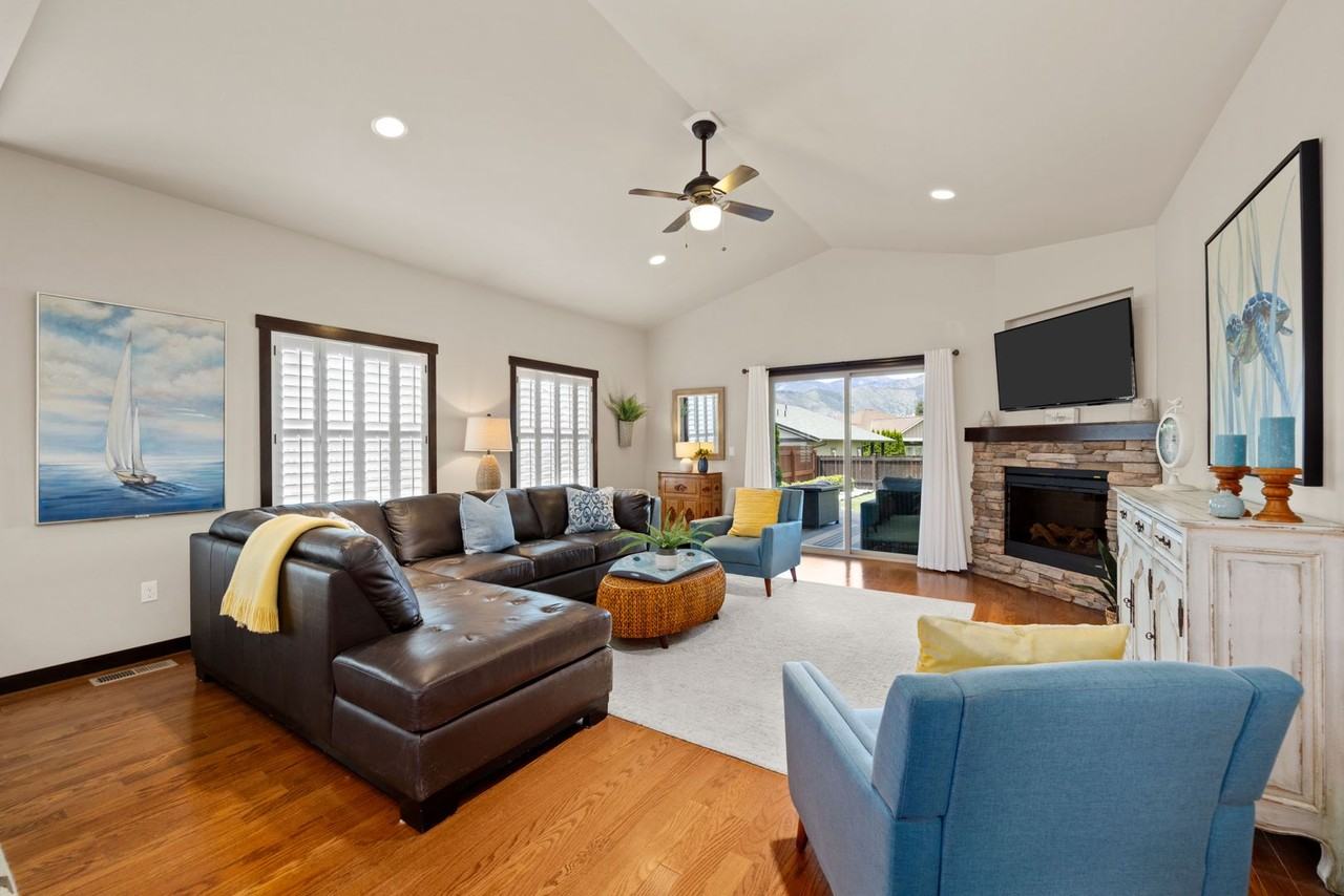 501 Oakwood Dr - Photo 3 of 21