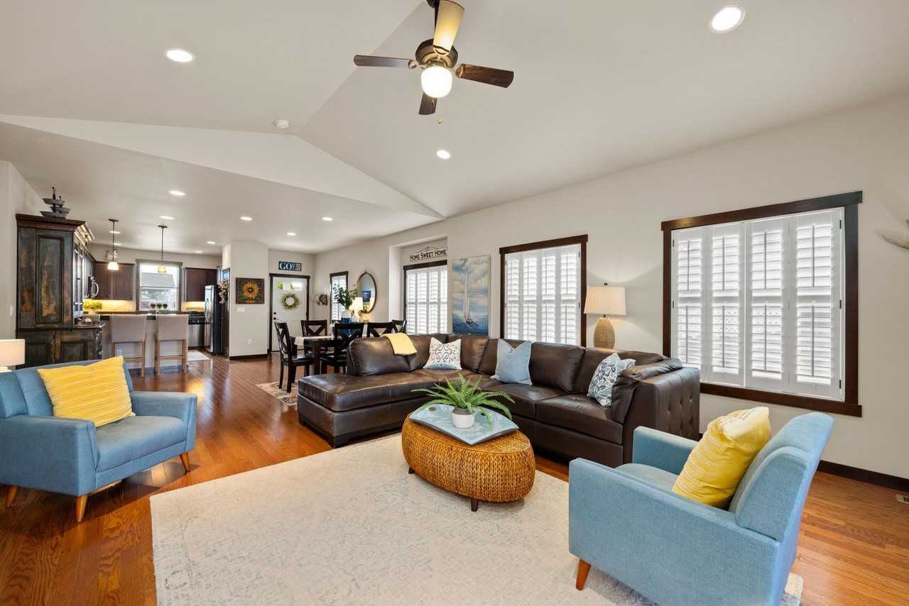 501 Oakwood Dr - Photo 6 of 21