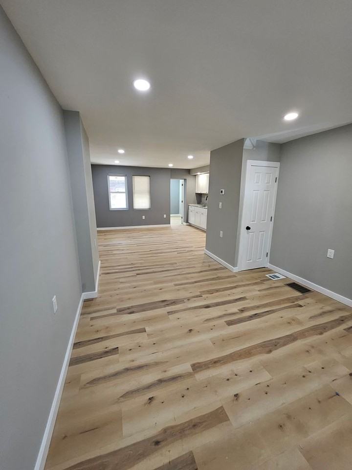 436 Darby Ter - Photo 2 of 5