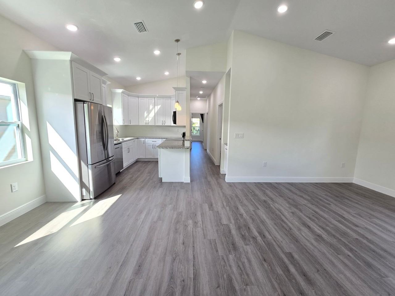 4966 Andrew Ave - Photo 3 of 26