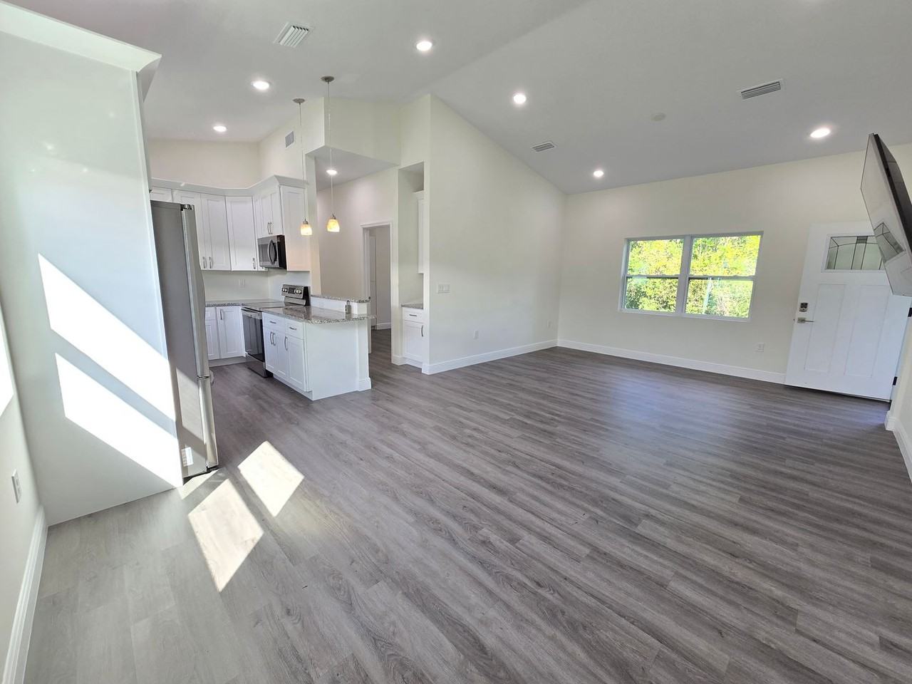 4966 Andrew Ave - Photo 4 of 26