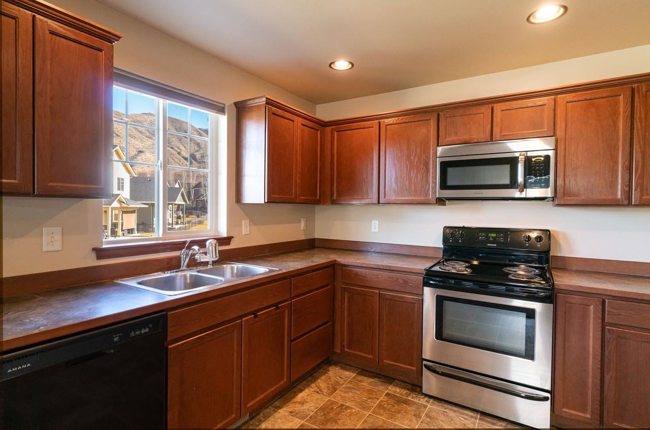 2139 Roper Ln - Photo 4 of 24
