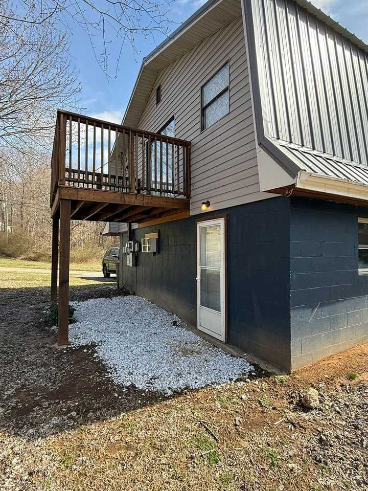 4709 Mccloud Rd - Photo 3 of 17