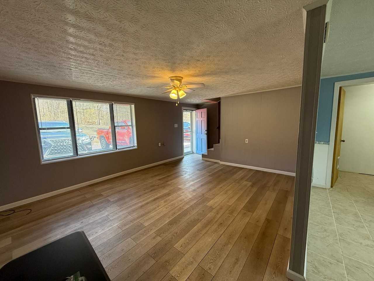 4709 Mccloud Rd - Photo 4 of 17