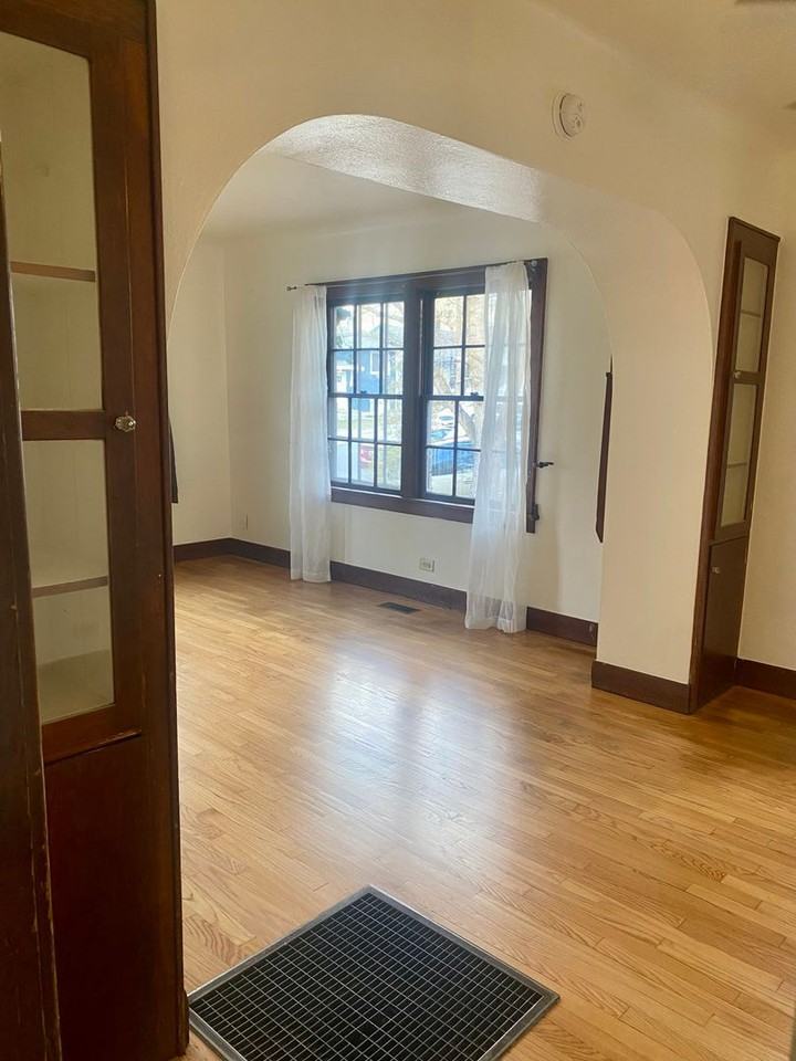 814 E 10th Ave - Photo 5 of 12