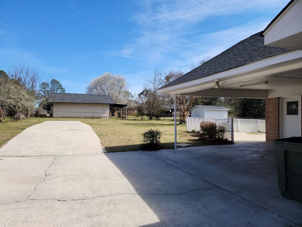 2740 Hillcrest Ave - Photo 2 of 16
