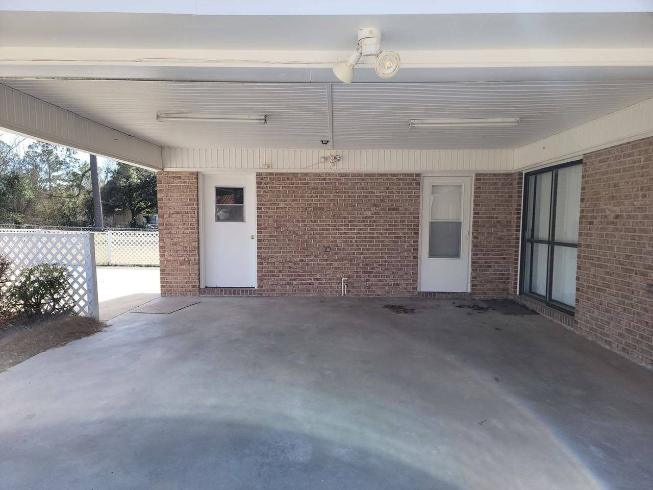 2740 Hillcrest Ave - Photo 3 of 16