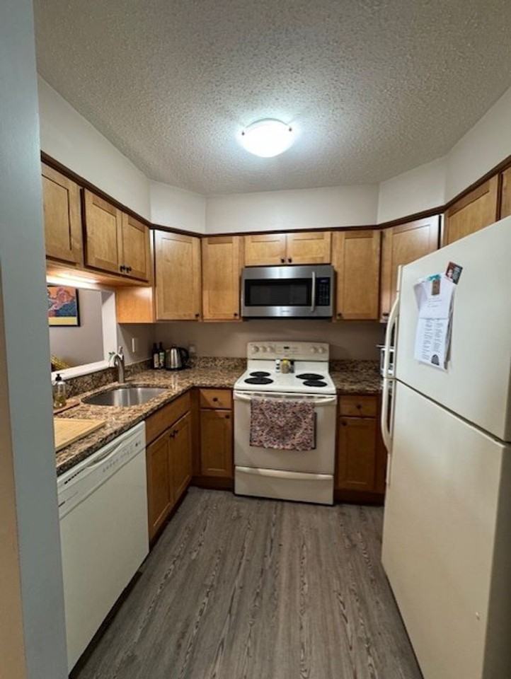 266 Woodhaven Dr - Photo 3 of 10