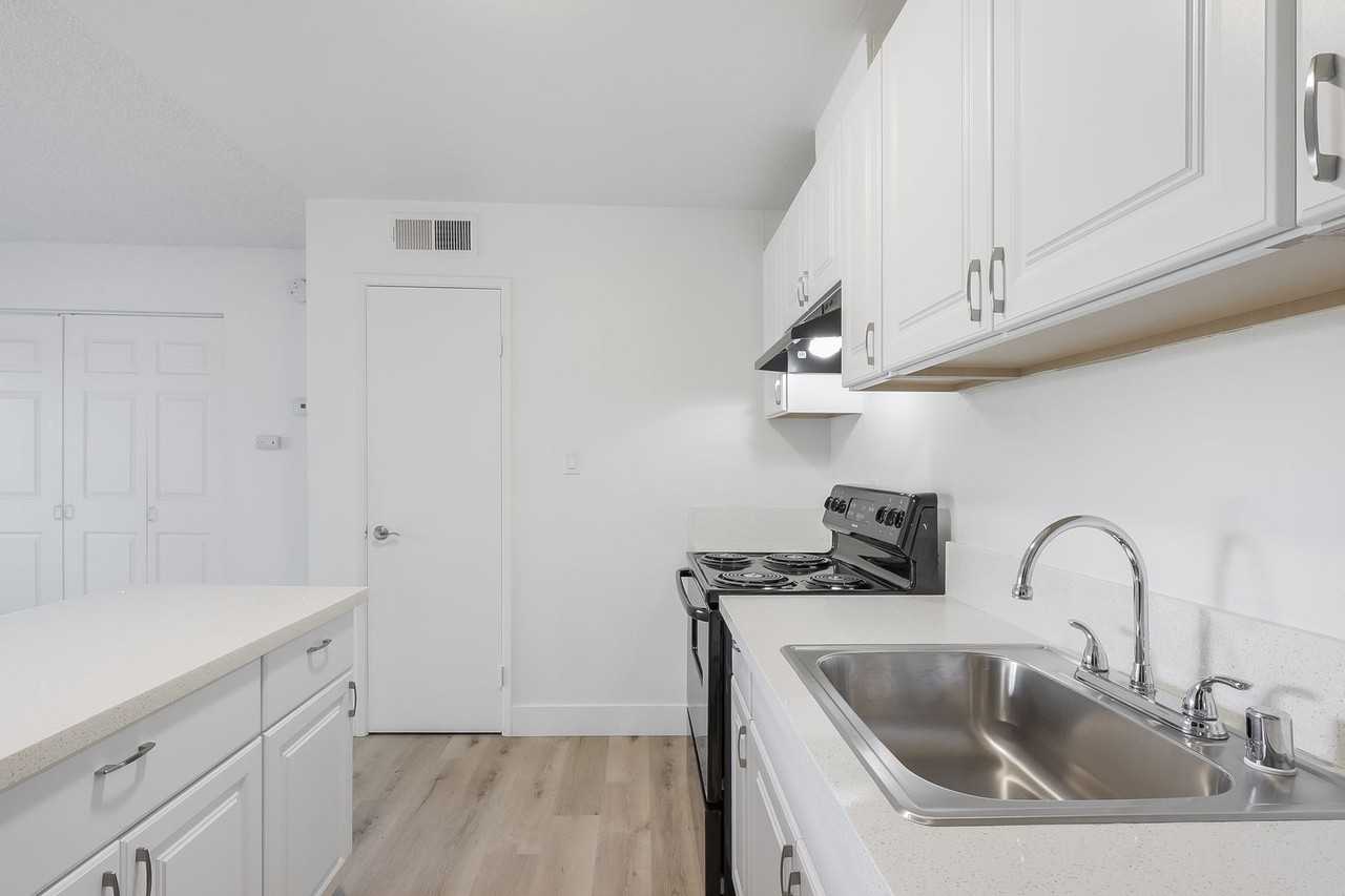 Northwood Apartments - Photo 4 of 27