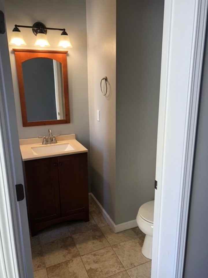 1037 University Ave - Photo 4 of 7