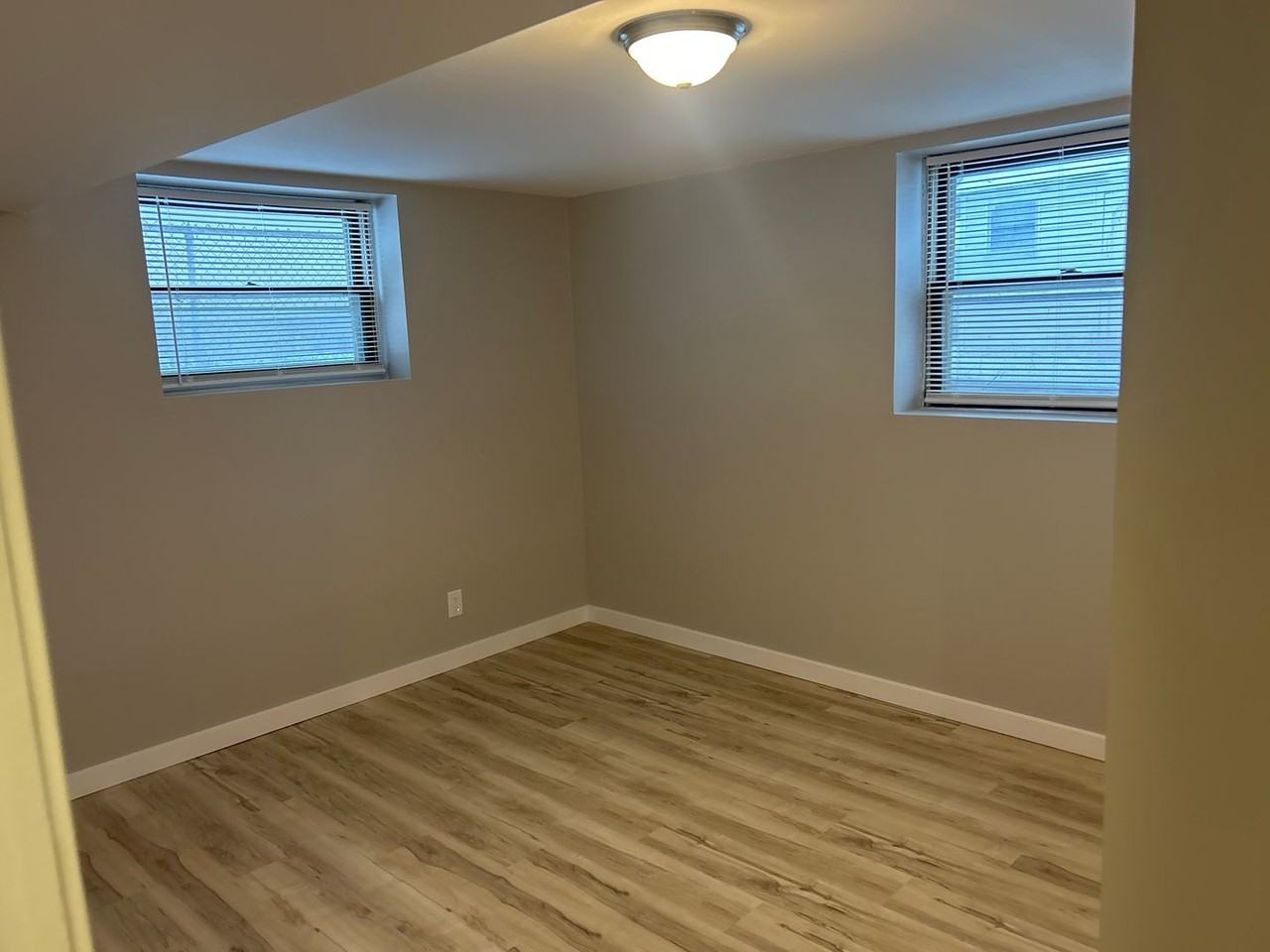 1546 Wilson Ave - Photo 3 of 11