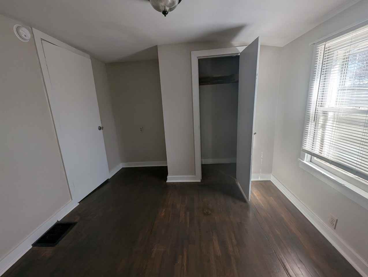 915 Whitlow St - Photo 2 of 17