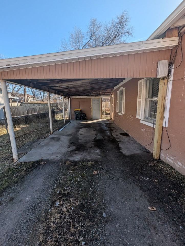 915 Whitlow St - Photo 3 of 17