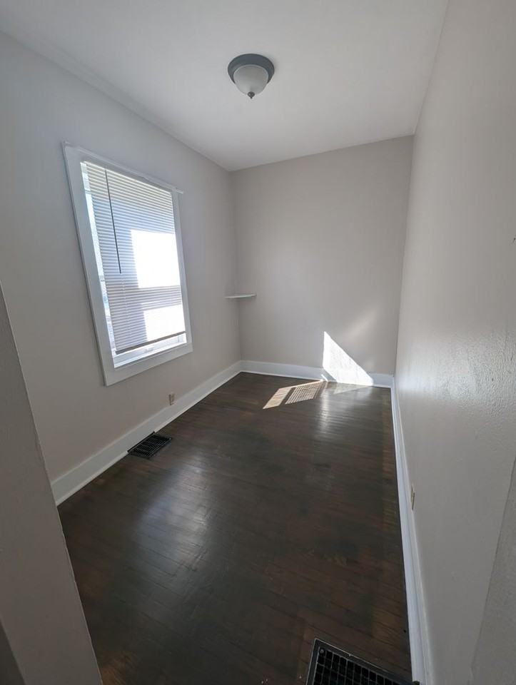 915 Whitlow St - Photo 4 of 16