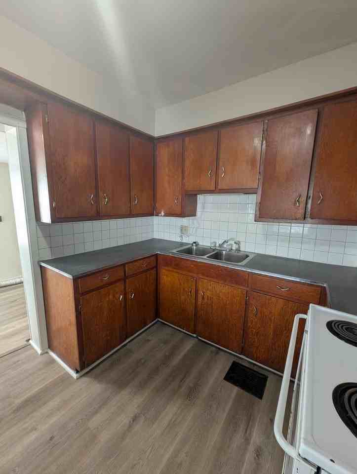 915 Whitlow St - Photo 7 of 16