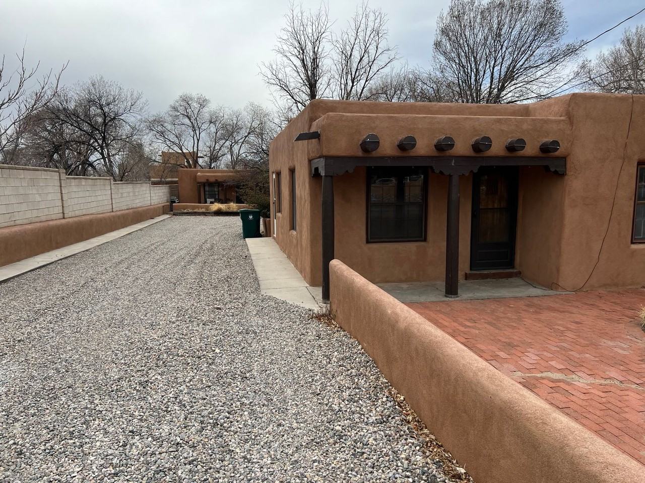 210 Delgado St - Photo 2 of 9