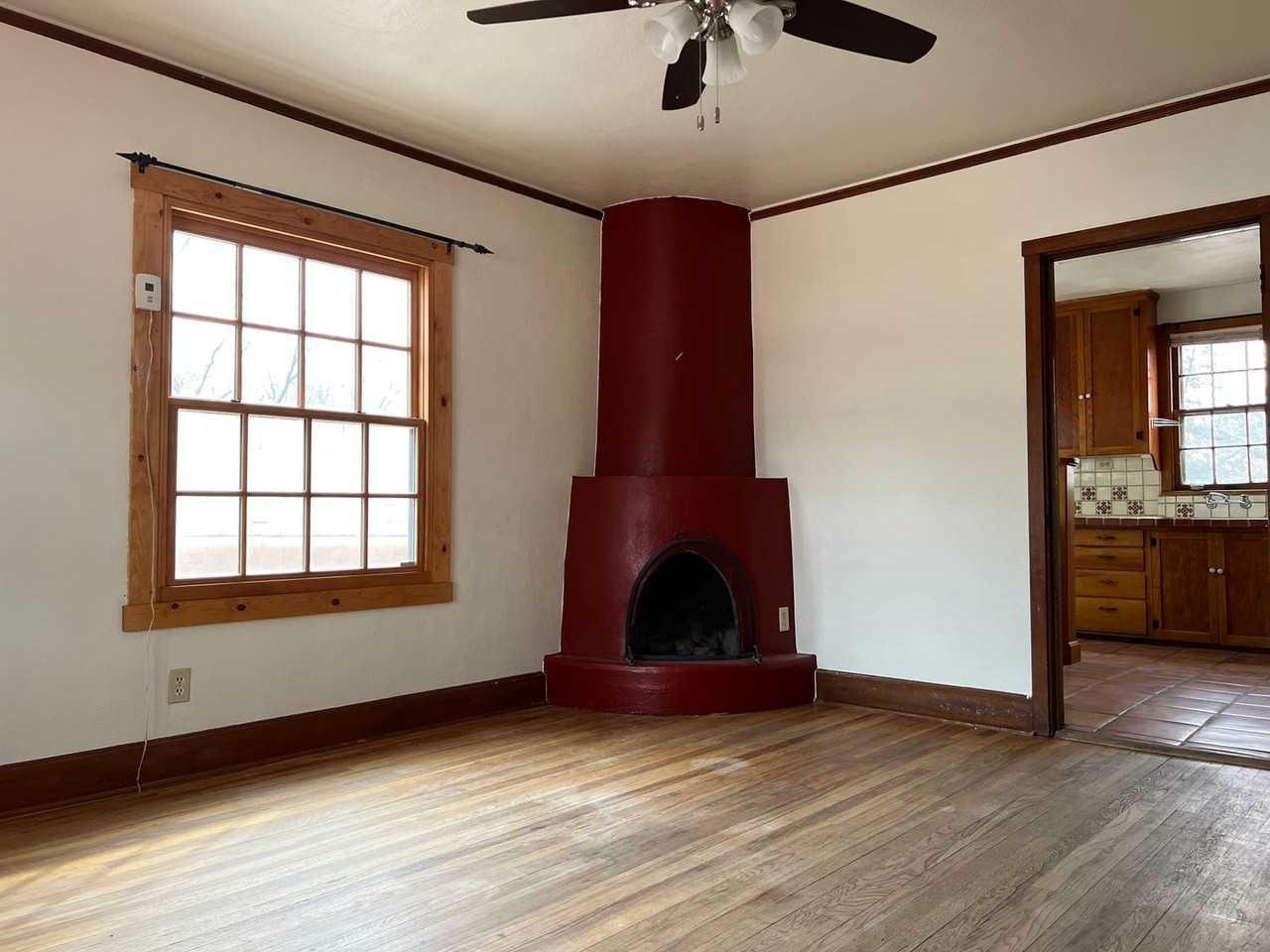 210 Delgado St - Photo 5 of 9