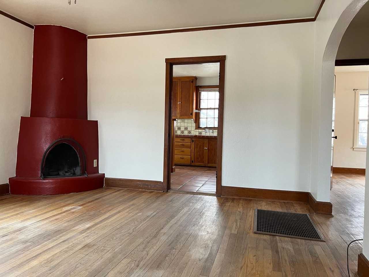 210 Delgado St - Photo 6 of 9