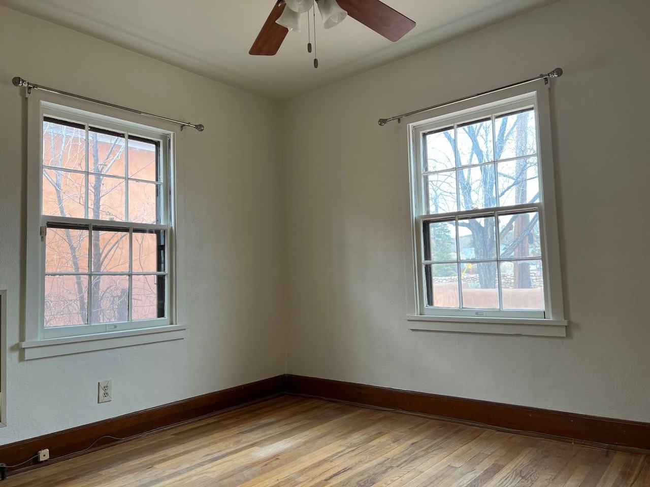 210 Delgado St - Photo 7 of 9