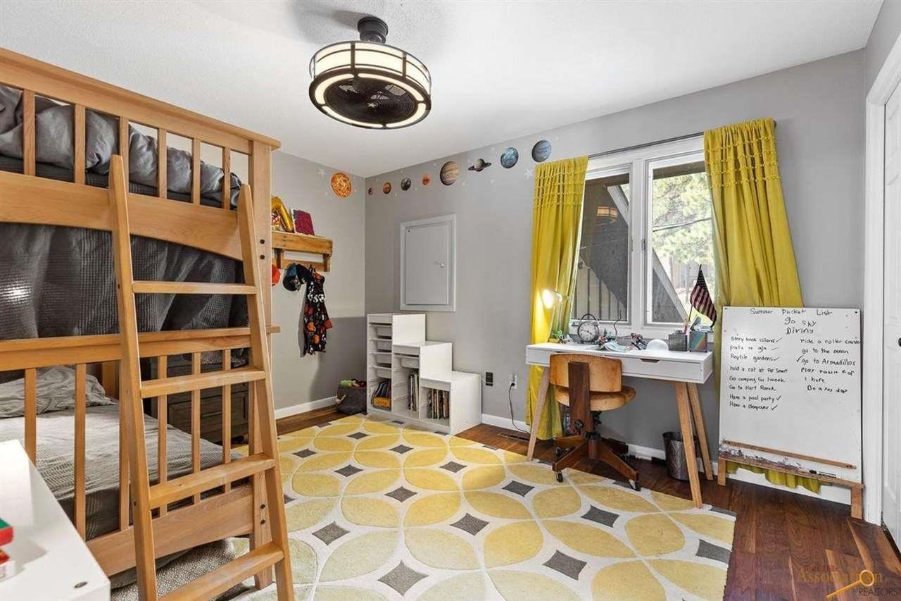 4811 Cliff Dr - Photo 4 of 16