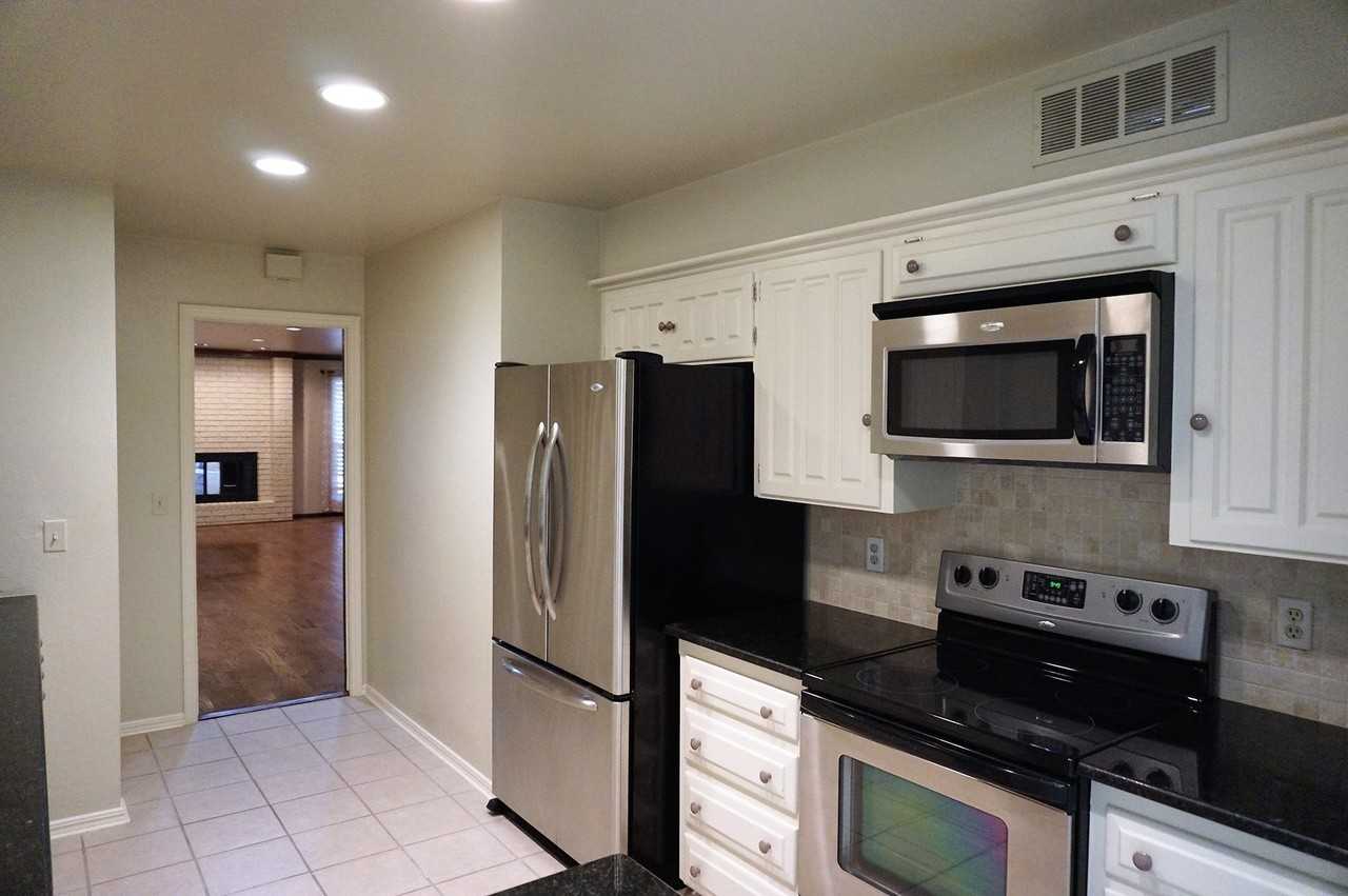 7916 Lakehurst Dr - Photo 2 of 50