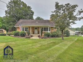 featured image of 2833 W Walnut St