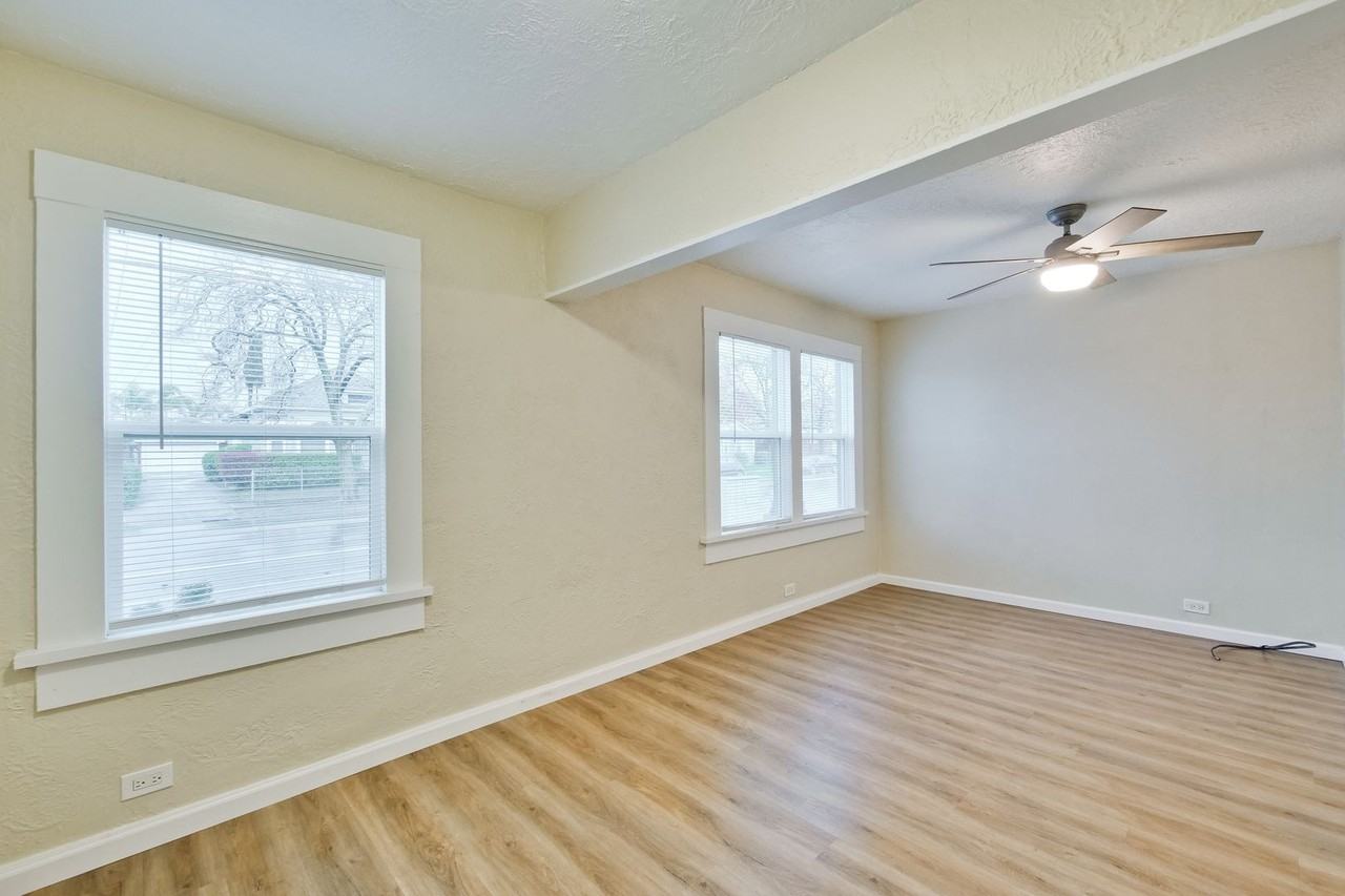 938 S 7th St - Photo 2 of 18