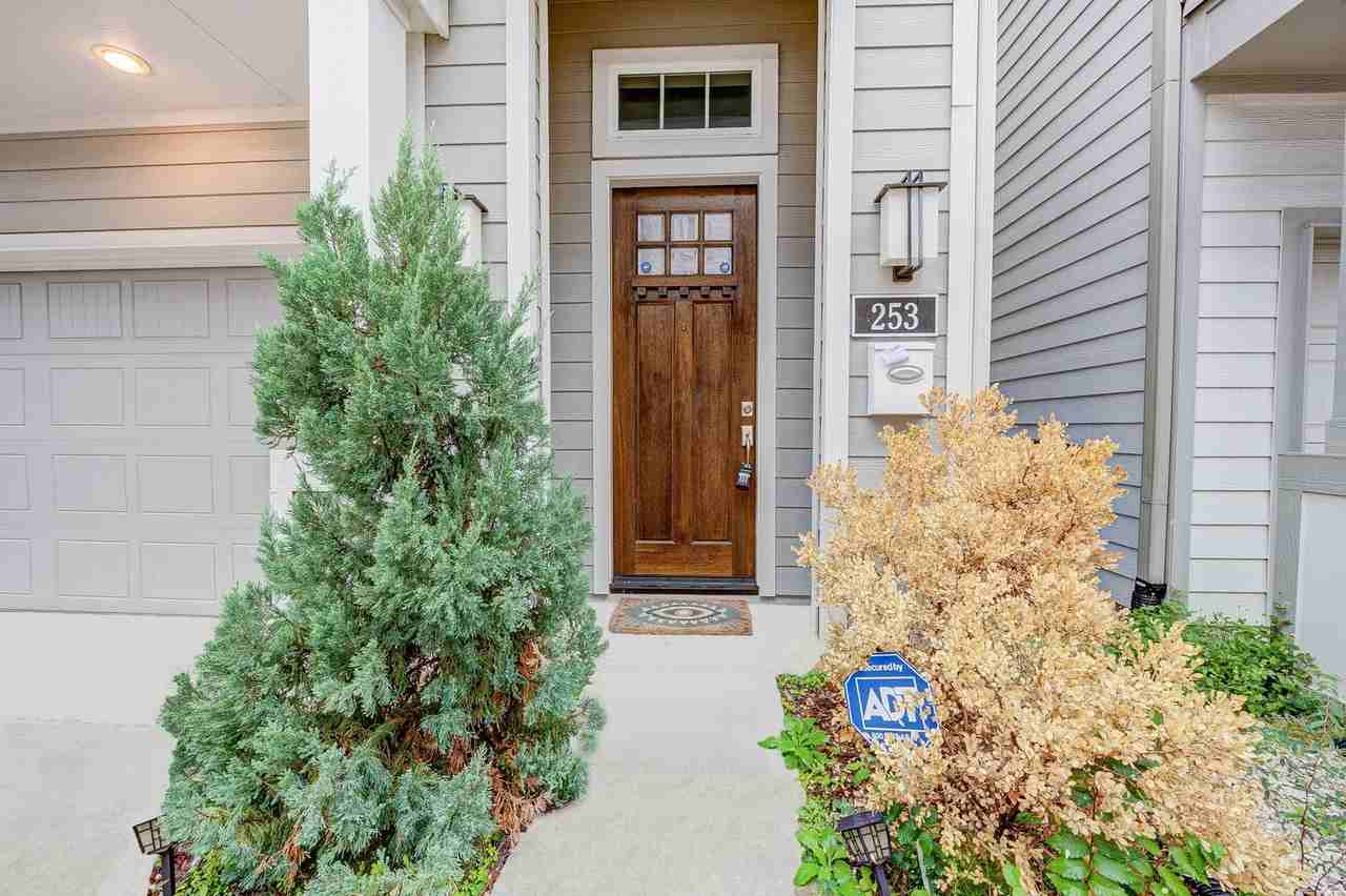 253 W 27th St - Photo 2 of 26