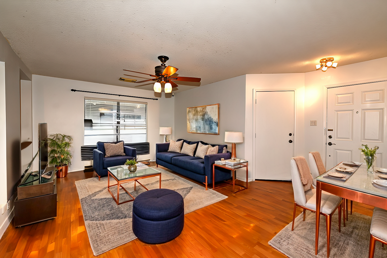 16426 Alwick Ln - Photo 2 of 24