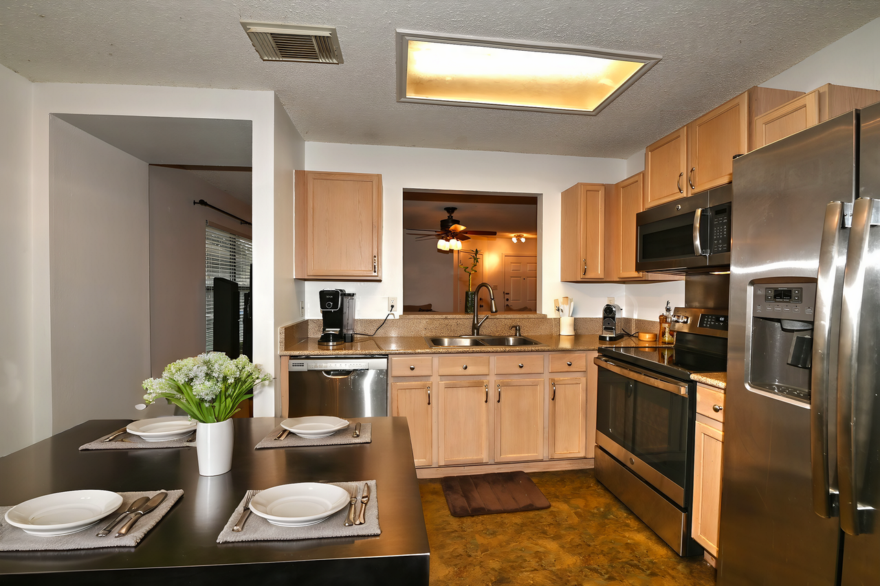 16426 Alwick Ln - Photo 5 of 24