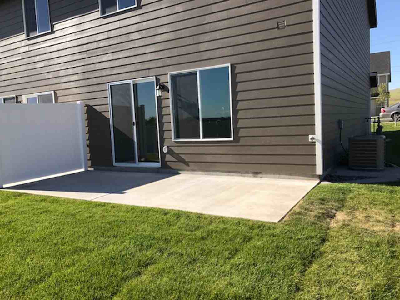 1679 Ne 8th St - Photo 2 of 14