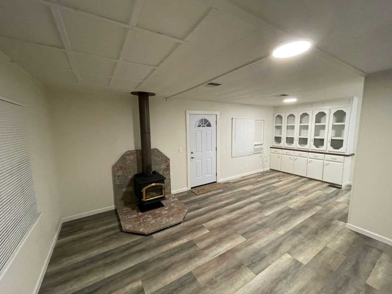 14839 Holmwood Dr - Photo 3 of 25