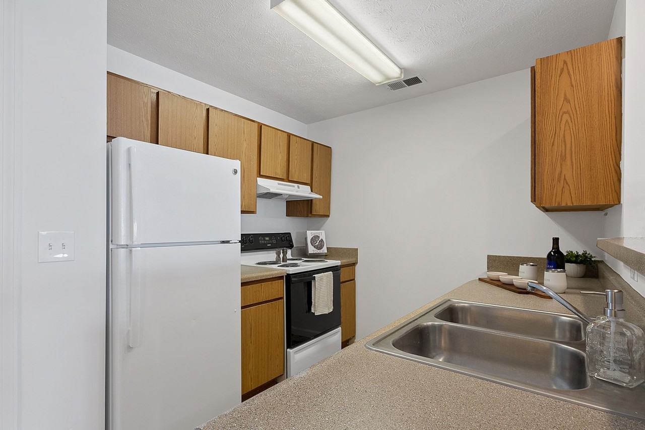 Knollwood Crossing - Photo 3 of 38