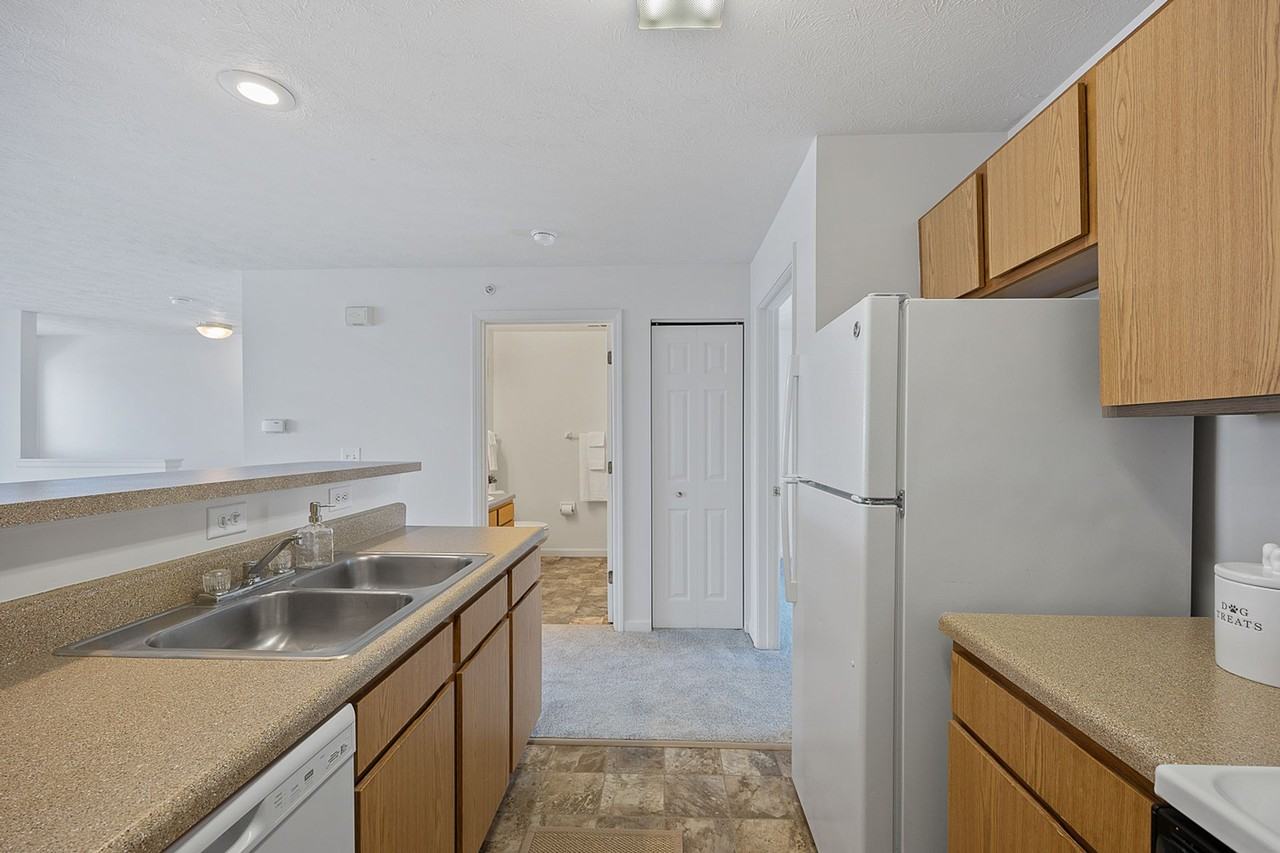 Knollwood Crossing - Photo 4 of 38