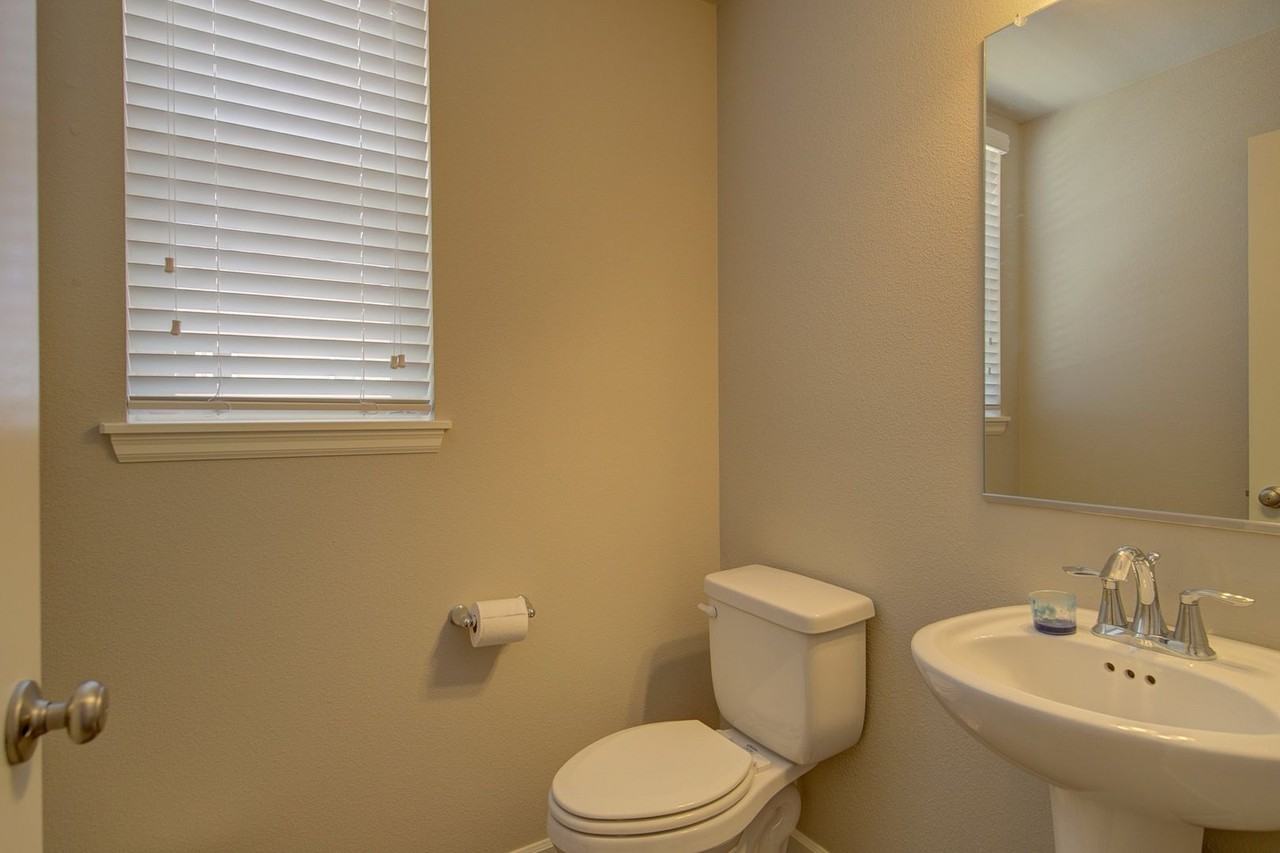 17045 Nw Antonio St - Photo 3 of 35
