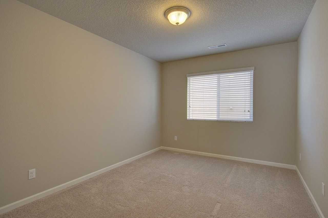 17045 Nw Antonio St - Photo 5 of 35