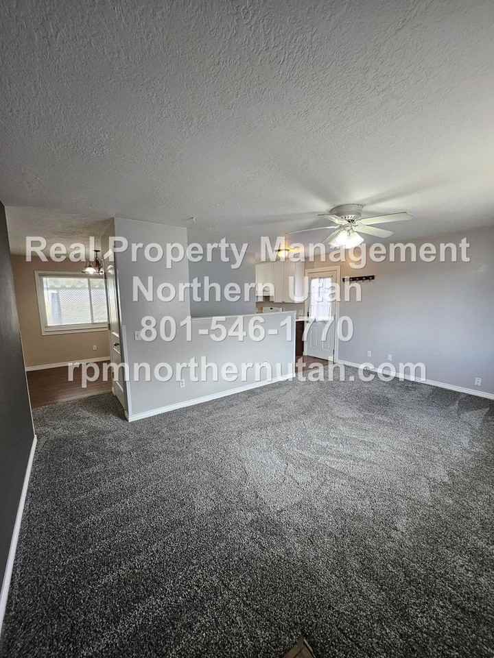 789 E 675 S - Photo 3 of 29