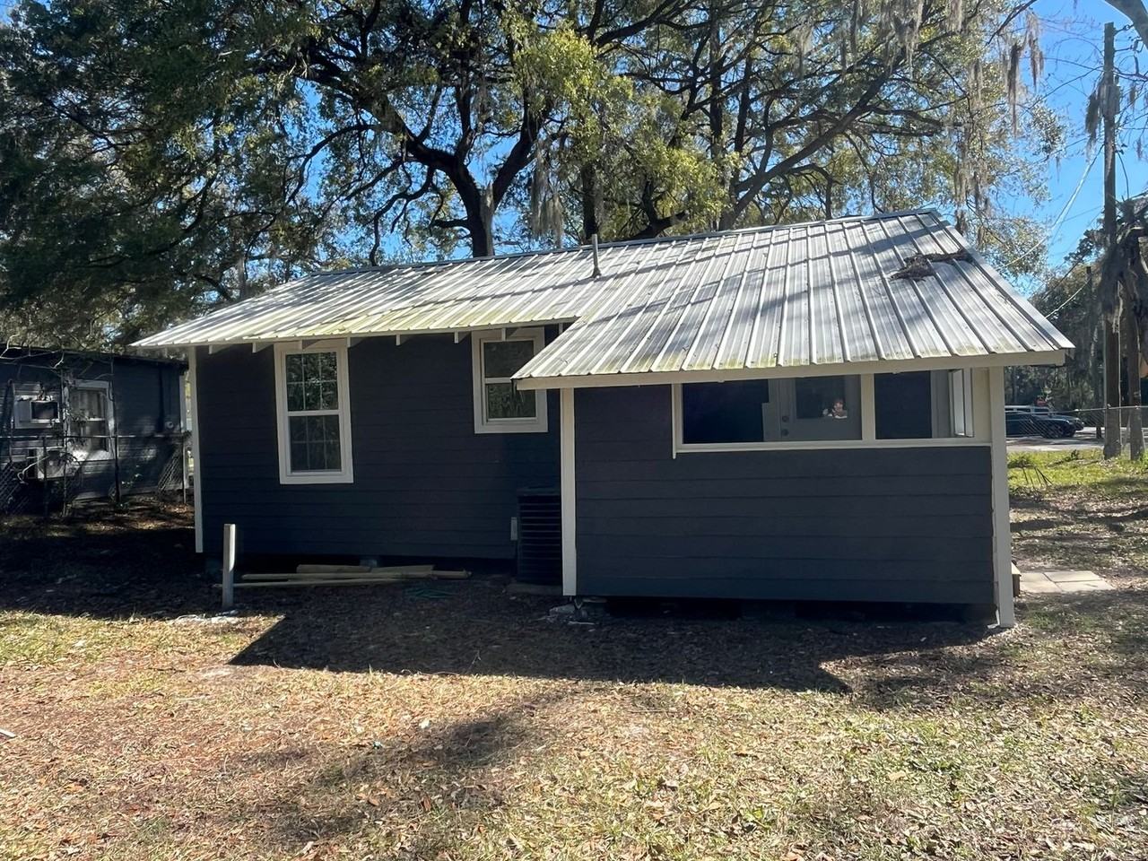 1704 Ne 1st Ave - Photo 2 of 11