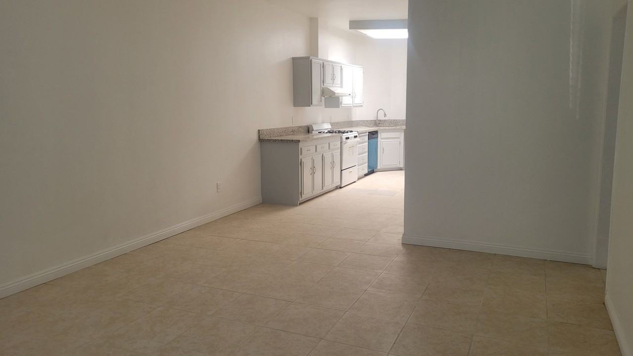 3505 Sampson Ct #D - Photo 3 of 9