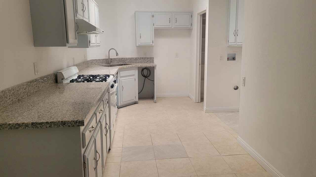 3505 Sampson Ct #D - Photo 4 of 9