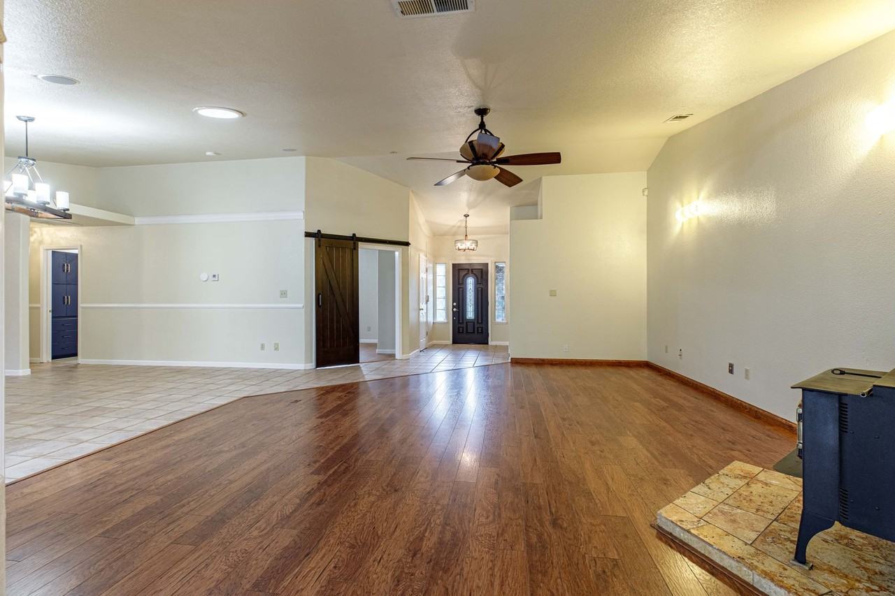 4700 S Sperry Rd - Photo 3 of 42