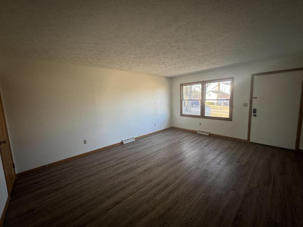 1906 Cher Ct - Photo 3 of 8