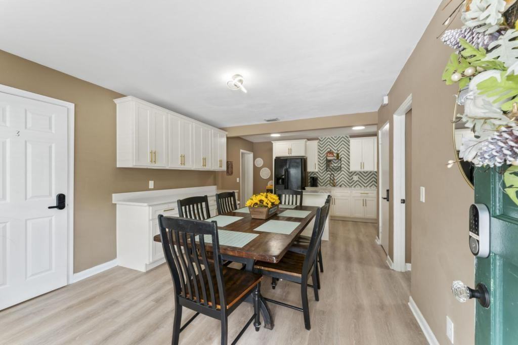 6272 Spring Forest Cir - Photo 4 of 34